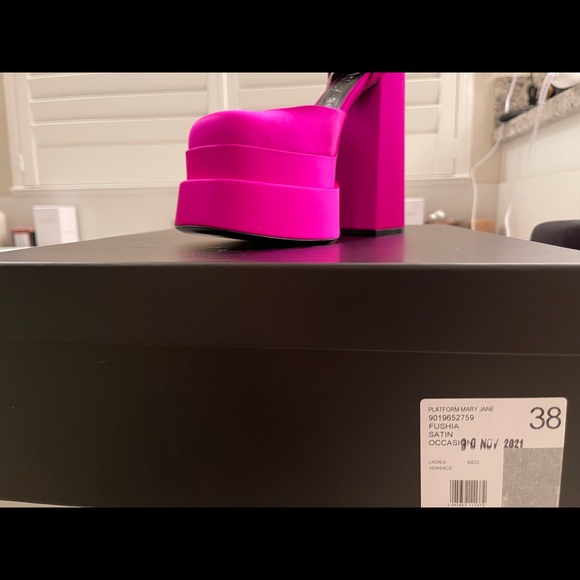 SOLD ‼️ Versace Beyoncé Platforms - Picture 5 of 7